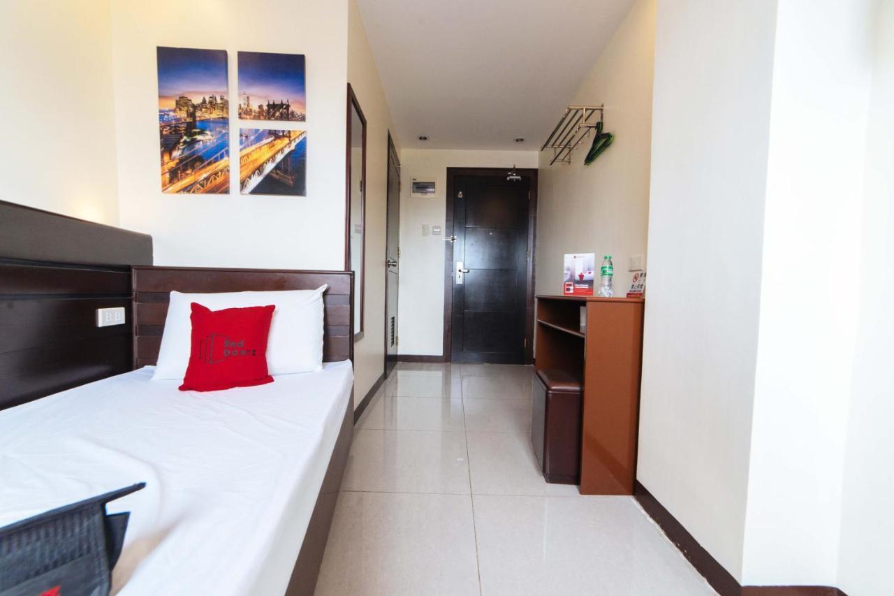 Reddoorz Near Victoria Mall Davao City Esterno foto